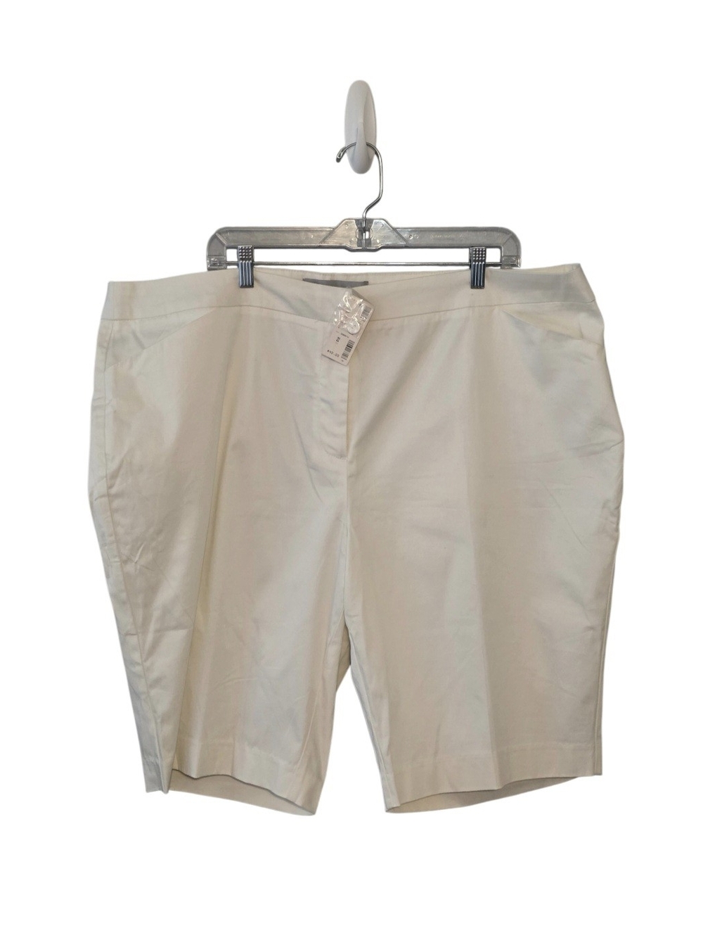 Women's Avenue Signature Chino Bermuda Shorts NWT Size 22